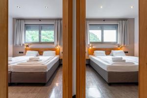 Łóżko lub łóżka w pokoju w obiekcie Alm Appartements ZellamSee