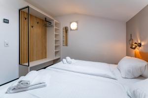 Łóżko lub łóżka w pokoju w obiekcie Alm Appartements ZellamSee