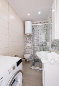 Ein Badezimmer in der Unterkunft Apartments Katica