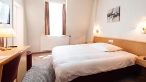 En eller flere senger på et rom på Central City Hotel Rochat