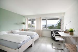 Ένα ή περισσότερα κρεβάτια σε δωμάτιο στο B&B Mont-Crosin