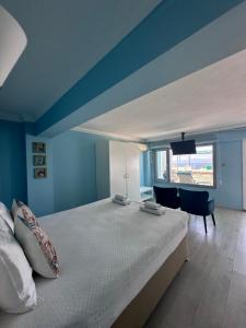 Ein Bett oder Betten in einem Zimmer der Unterkunft Fener Hotel Café & Kahvalti