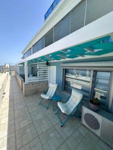 Ein Balkon oder eine Terrasse in der Unterkunft Fener Hotel Café & Kahvalti