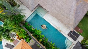 Ein Garten an der Unterkunft The Maya Seminyak Villas