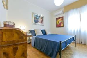 a bedroom with a blue bed and a piano at Queen Home Isabel in Mestre