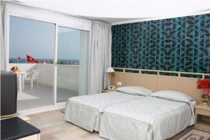El Mouradi Djerba Menzel客房内的一张或多张床位