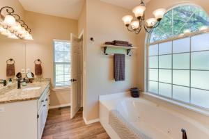 Ένα μπάνιο στο 15-Acre Retreat near Dtwn Tulsa and Skiatook Lake +35 φωτογραφίες