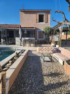Bazén v ubytování L'Apt Tropez nebo v jeho okolí + 24 fotografií