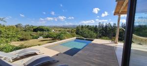 vista sulla piscina da una casa di Casa del sol a Villa Allende