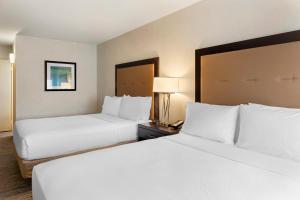 Postel nebo postele na pokoji v ubytování Holiday Inn Express San Bernardino Colton by IHG