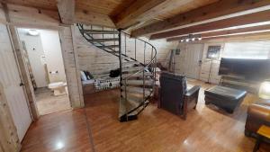 Bilik mandi di Claim Jumper A-Frame 7 - WiFi -Washer - Dryer - Gas Stove - Wrap Around Deck - Near Fishing Ponds