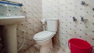 Ένα μπάνιο στο New Hotel Labbaik