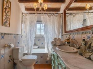 A bathroom at Villa La Font by Interhome