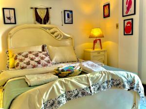 Letto o letti in una camera di Large room with its own balcony