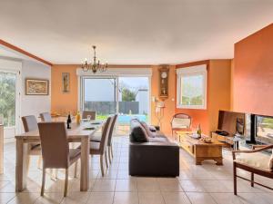 Posedenie v ubytovaní Holiday Home Charme de Penvins by Interhome