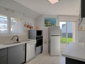 Kuchyňa alebo kuchynka v ubytovaní Holiday Home Charme de Penvins by Interhome