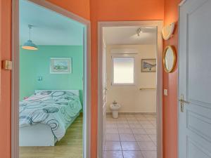 Posteľ alebo postele v izbe v ubytovaní Holiday Home Charme de Penvins by Interhome