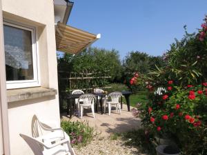 Vonkajšia záhrada v ubytovaní Holiday Home Charme de Penvins by Interhome
