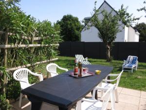 Vonkajšia záhrada v ubytovaní Holiday Home Charme de Penvins by Interhome