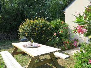 Vonkajšia záhrada v ubytovaní Holiday Home Charme de Penvins by Interhome