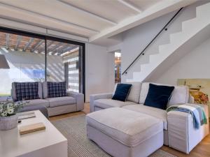 A seating area at Holiday Home Maison del Mar by Interhome