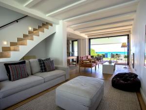 A seating area at Holiday Home Maison del Mar by Interhome