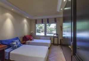 Ένα ή περισσότερα κρεβάτια σε δωμάτιο στο Villa moderna con bonitas vista