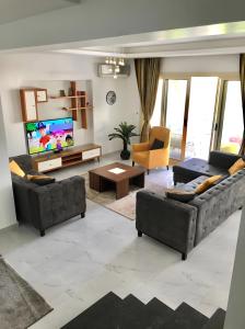 TV a/nebo společenská místnost v ubytování Comfort Villa standalone in Hacienda bay