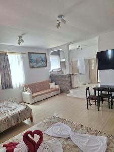 a living room with a couch and a table at Casa inflorita garsoniere etaj in Eforie Nord