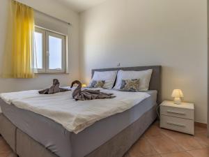 Postel nebo postele na pokoji v ubytování Apartment Rok 2 by Interhome