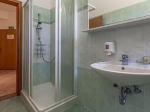 Koupelna v ubytování Apartment Rok 2 by Interhome