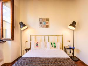 a bedroom with two lamps and a bed at Apartment Viola by Interhome in Gravedona