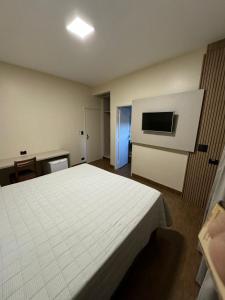 TV a/nebo společenská místnost v ubytování Ônix Hotel