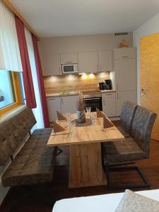 Köök või kööginurk majutusasutuses Ronalds Appartements