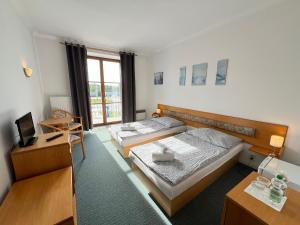 Letto o letti in una camera di Hotel Sloup