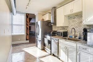 Fotografie z fotogalerie ubytování Walk to Dtwn and Waterfront Roomy Troy Apt v destinaci Troy + 17 fotografií