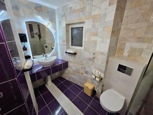 Koupelna v ubytování Amethyst House Therme & Bucharest Otopeni Airport