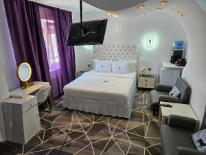 Postel nebo postele na pokoji v ubytování Amethyst House Therme & Bucharest Otopeni Airport