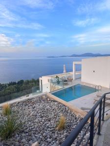 Πισίνα στο ή κοντά στο Nissaki Villas