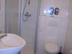 Koupelna v ubytování Fewo mit Schwimmbad