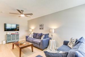 Телевизор и/или развлекательный центр в Sunny Augusta Home Golf, Shop, Explore!