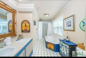 a bathroom with two sinks and a tub in it at Tybee Island Inn Bed & Breakfast in Tybee Island +99 photos
