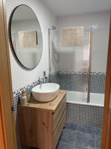 Koupelna v ubytování Apartamento en Boiro- Colores del Barbanza Rosa + 6 fotografií