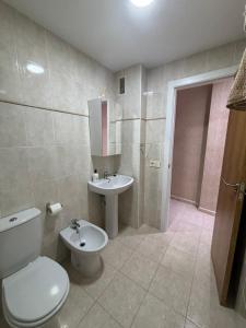 Bilik mandi di Apartamento en el Grao de Gandía +8 gambar
