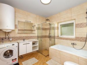 Kúpeľňa v ubytovaní Holiday Home Violette by Interhome