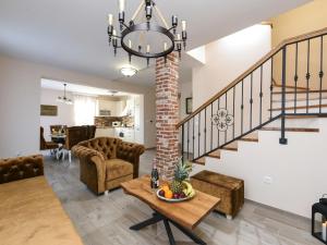 een woonkamer met een trap en een tafel bij Holiday Home Imperia by Interhome in Pridraga +32 foto's