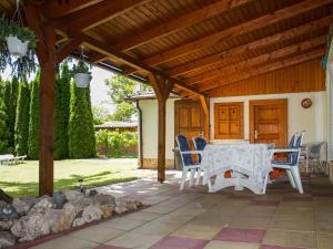 Vonkajšia záhrada v ubytovaní Holiday Home Marie by Interhome