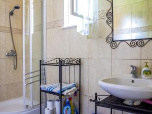 Kúpeľňa v ubytovaní Holiday Home Marie by Interhome + 5 fotografií