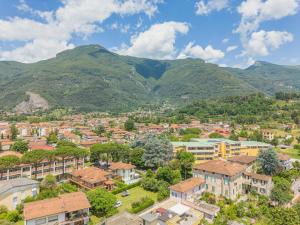 A general mountain view or a mountain view taken from A villát