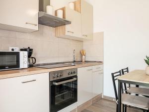 Kuchyň nebo kuchyňský kout v ubytování Apartment Noel by Interhome